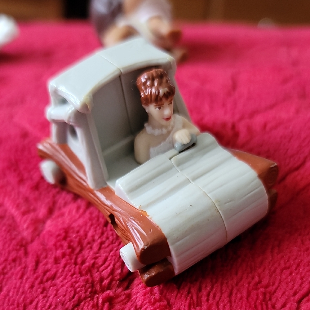 1994 Hanna Barbera The Flintstones Movie Wilma Flintstone In Car Toy